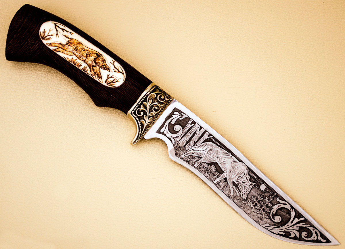 Охотничий нож с гравировкой