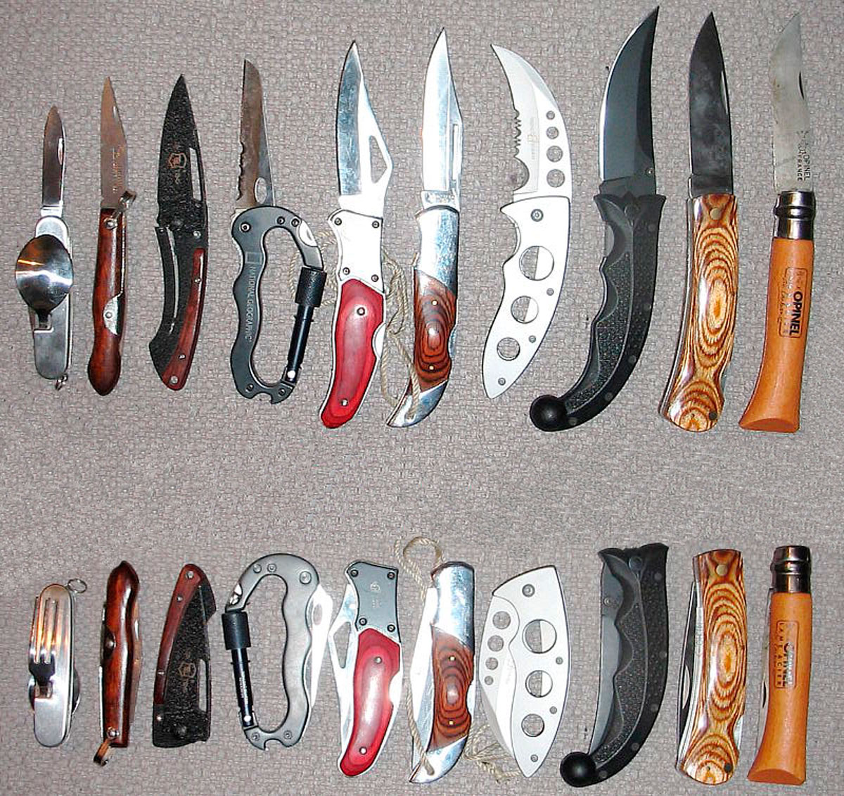 Виды ножевых. Разные ножи. Интересные ножи. Коллекция складных ножей. Разные формы ножей.